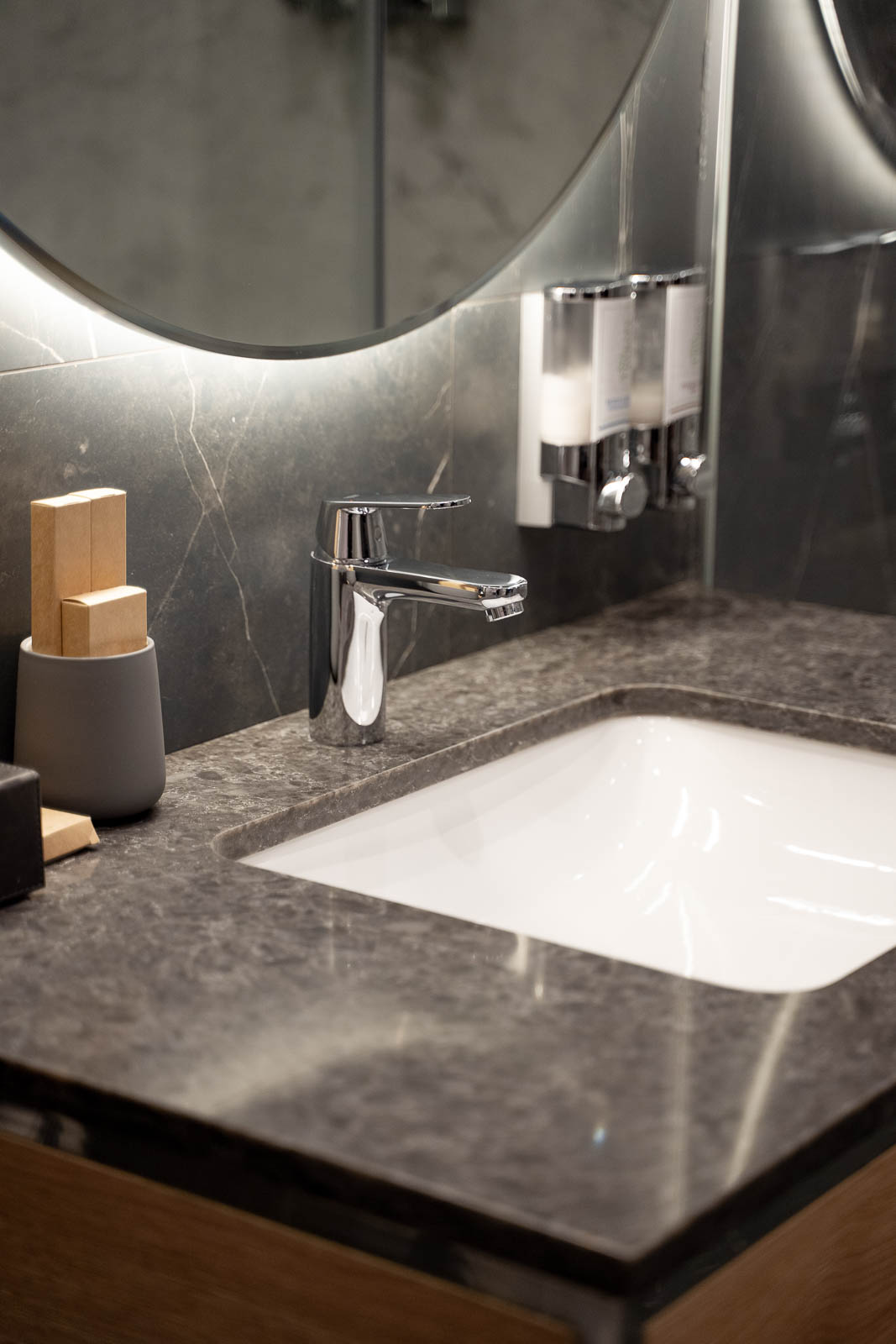 bathroom-sink-hotel-room