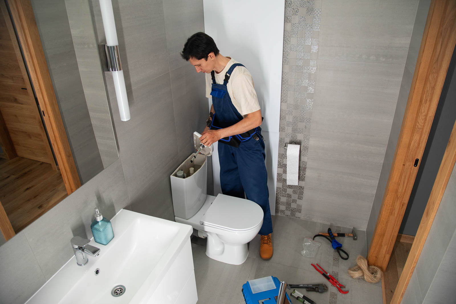 male-plumber-working-fix-problems-client-s-house(1)